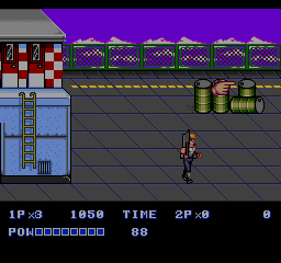 Double Dragon II: The Revenge (Genesis) screenshot: At last, I'm armed.