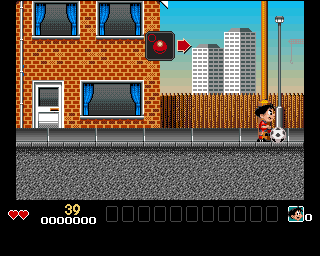 Soccer Kid (Amiga CD32) screenshot: The game includes a tutorial.