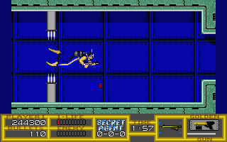 Sly Spy: Secret Agent (Atari ST) screenshot: Underwater again - avoid the traps.