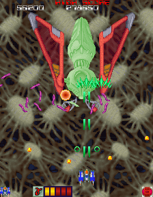 Dangerous Seed (Arcade) screenshot: Watch out for his small and fine violet shots!