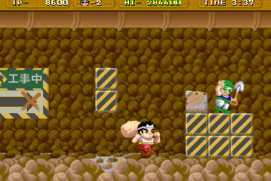 Hammerin' Harry (Arcade) screenshot: Move and break stones