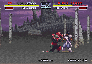 Galaxy Fight: Universal Warriors (Arcade) screenshot: Kazuma slashes Alvan