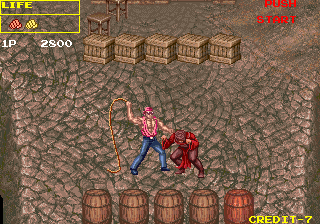 Growl (Arcade) screenshot: Use whip