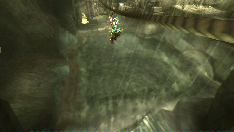 God of War: Ghost of Sparta (PSP) screenshot: Sliding the rope