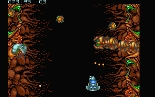 Frenetic (Atari ST) screenshot: Worms attacks from the sides