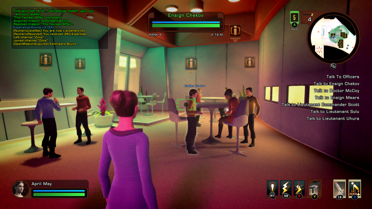 Star Trek Online (Xbox One) screenshot: Let's talk to the Enterprise crew.