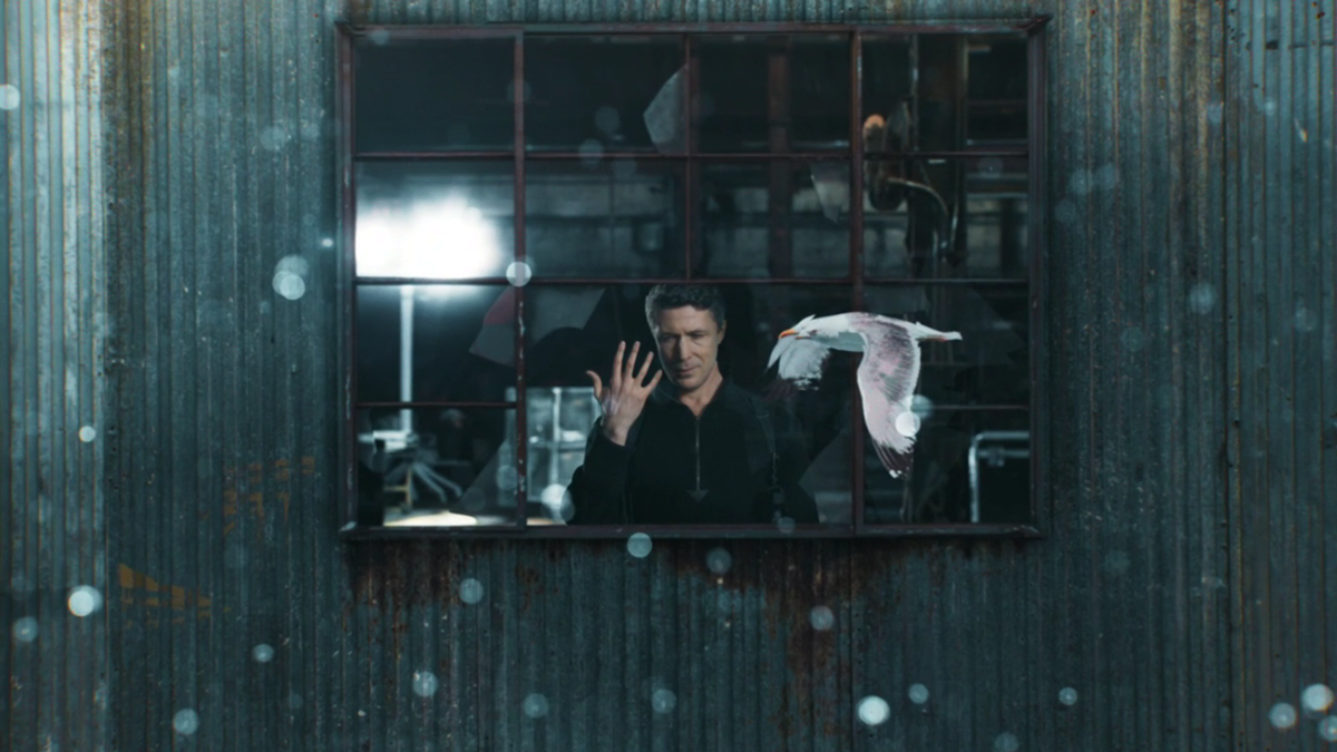 Quantum Break (Windows) screenshot: Is this a gameplay shot? Or is this a shot of a real-life actor? Try to guess...