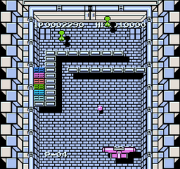 Crackout (NES) screenshot: The tough part: to get the ball into that narrow section.