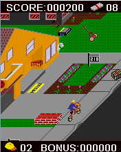 Paperboy (J2ME) screenshot: Cycling on the sidewalk