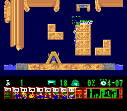 Lemmings (TurboGrafx CD) screenshot: The blocker holds the others while they try to carefully fall through