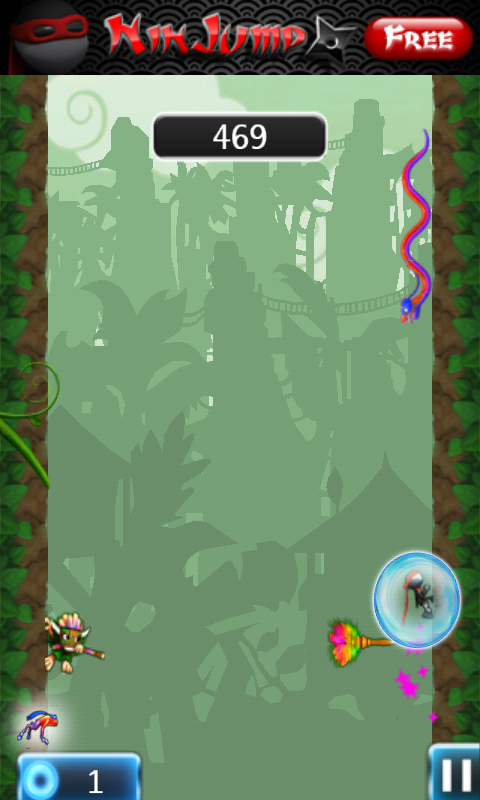 NinJump Deluxe (Android) screenshot: A snake and some other creature