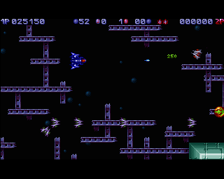 Tubular Worlds (Amiga) screenshot: World 3 - Stage 2. There in maze in here. It is just a background distraction.