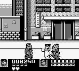 Nekketsu Kōha Kunio-kun: Bangai Rantōhen (Game Boy) screenshot: Of course, you can also grab stunned enemies and punch them in the face.