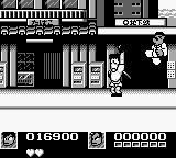 Nekketsu Kōha Kunio-kun: Bangai Rantōhen (Game Boy) screenshot: But he's got a very long reach and will send you flying if you're not careful!