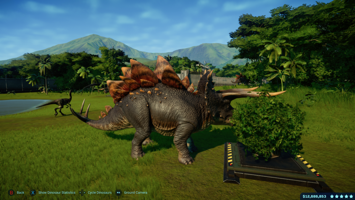 Jurassic World: Evolution - Secrets of Dr. Wu (Xbox One) screenshot: The Stegoceratops, a hybrid between the Stegosaurus and Triceratops