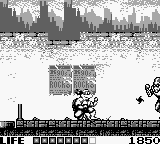 Teenage Mutant Ninja Turtles: Fall of the Foot Clan (Game Boy) screenshot: Shuriken