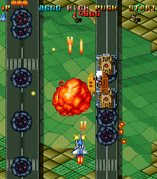 Air Attack (Arcade) screenshot: Tanks