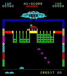 Astro Invader (Arcade) screenshot: When columns are full, aliens begin attacking