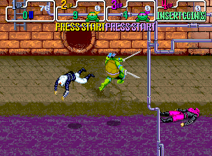 Teenage Mutant Ninja Turtles (Arcade) screenshot: Down to the sewers