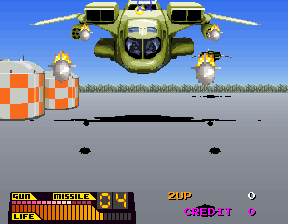 Steel Gunner (Arcade) screenshot: Huge plane to contend with.