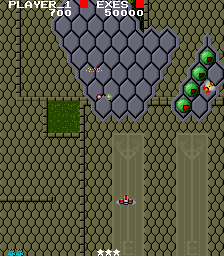 Exed Exes (Arcade) screenshot: Green bonuses.