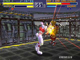 Bloody Roar (Arcade) screenshot: Powerful attacks are pretty effective