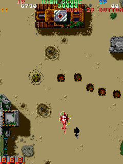 Twin Cobra (Arcade) screenshot: Destroy the enemy.