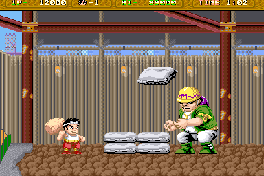 Hammerin' Harry (Arcade) screenshot: Throwing sacks at you.