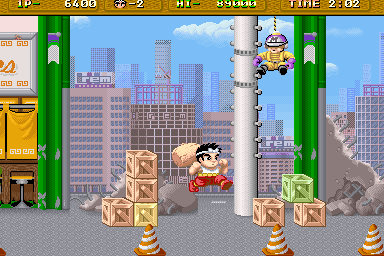 Hammerin' Harry (Arcade) screenshot: Man above you.