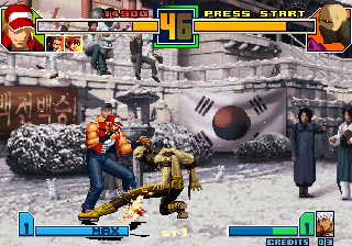The King of Fighters 2001 (Arcade) screenshot: Kick in knee