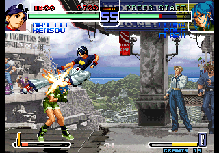 The King of Fighters 2002: Challenge to Ultimate Battle (Arcade) screenshot: Flying kick.
