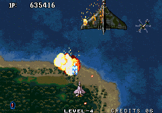 Aero Fighters 2 (Arcade) screenshot: Bigger plane