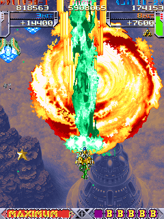 DoDonPachi (Arcade) screenshot: Super beam