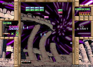 Arkanoid Returns (Arcade) screenshot: Using your laser.