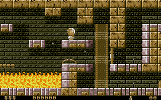 Entombed (Atari ST) screenshot: That bow can come in handy