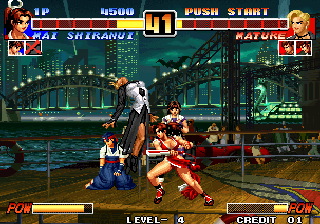 The King of Fighters '96 (Arcade) screenshot: Mature's blood slap