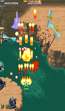 19XX: The War Against Destiny (Arcade) screenshot: Again over water