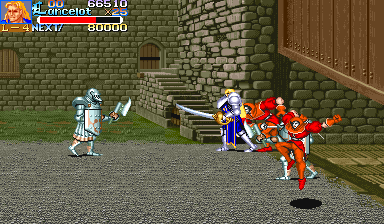 Knights of the Round (Arcade) screenshot: Enemy at the gate