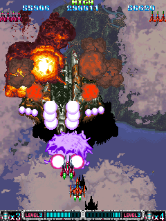 Batsugun (Arcade) screenshot: Enemy is almost destroyed