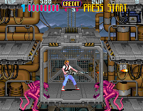 Aliens (Arcade) screenshot: Blast Aliens in the lift.