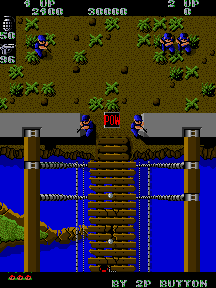 Ikari Warriors (Arcade) screenshot: Fight on bridge