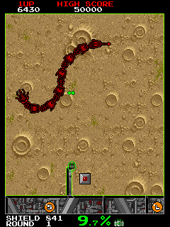 Volfied (Arcade) screenshot: Sometimes, You can shoot to enemies