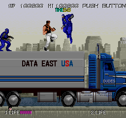 Bad Dudes (Arcade) screenshot: Nearing the end of the stage.