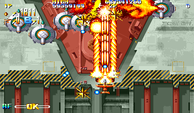 Giga Wing (Arcade) screenshot: Flying shield