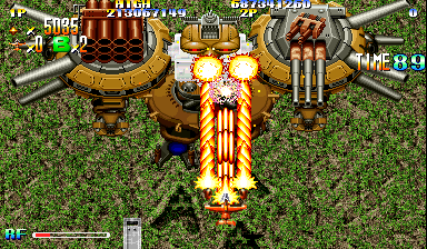 Giga Wing (Arcade) screenshot: Giant mech