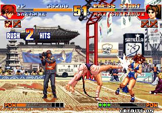 The King of Fighters '97 (Arcade) screenshot: Kick in tits
