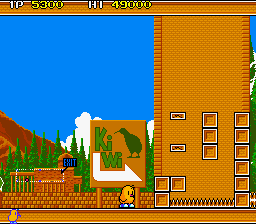 The New Zealand Story (Arcade) screenshot: Rescue your friends.