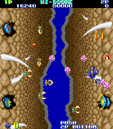 Gemini Wing (Arcade) screenshot: Spikes!