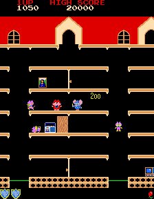 Mappy (Arcade) screenshot: Collect radios and paints