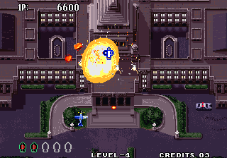 Aero Fighters 3 (Arcade) screenshot: There's a power-up.